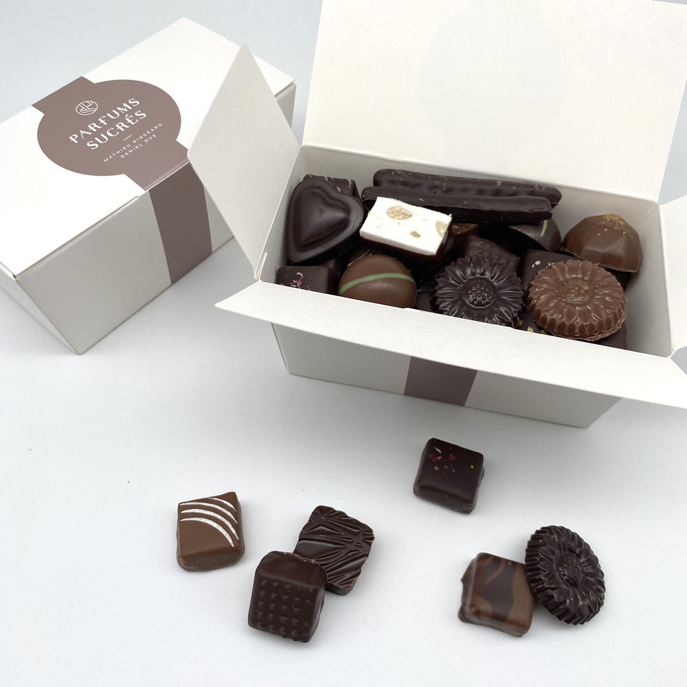 Ballotin garni de bonbons de chocolats